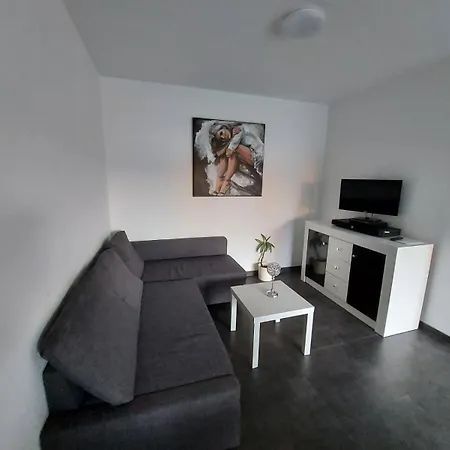 With Single Bed In A New House In Bed & Breakfast *