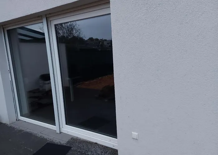 住宿加早餐酒店 With Single Bed In A New House In